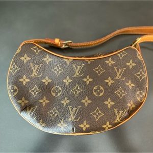 Louis Vuitton Croissant handbag in monogram canvas, natural leather